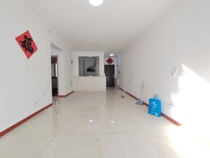 即墨环秀整租 德馨珑湖2室2厅/89平/底层