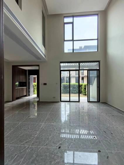 秀英远大整租 大华锦绣海岸(三期)4室2厅/156平/底层