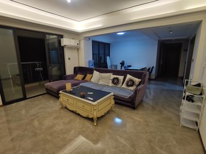 火炬开发区濠头整租 广联博爵4室2厅/116平/中楼层