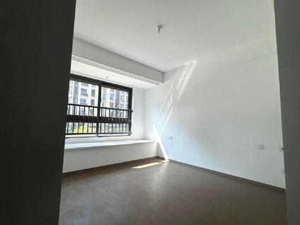 扬州中集禹洲江山赋4室2厅131平低楼层/共10层