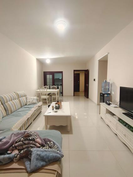 金湾红旗整租 鸿泰海半山3室2厅/94平/低楼层