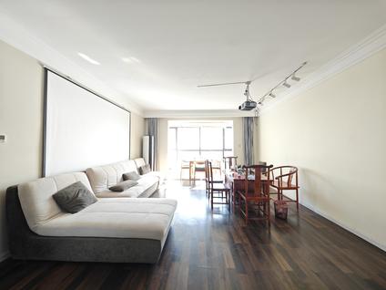 黄岛灵山卫整租 天意华苑4室2厅/193平/低楼层