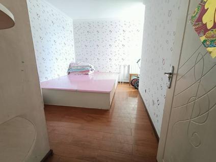 黄岛辛安整租 鲁泽观天下2室2厅/99平/顶层