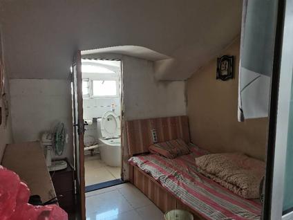 黄岛辛安整租 新港花园3室0厅/80平/顶层
