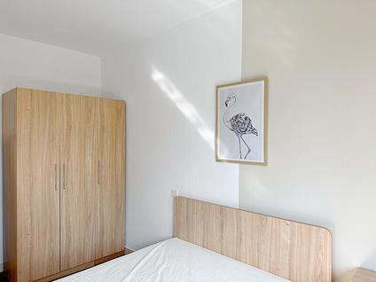 徐汇龙华合租 徐汇龙兆苑4室1厅/15平/中楼层