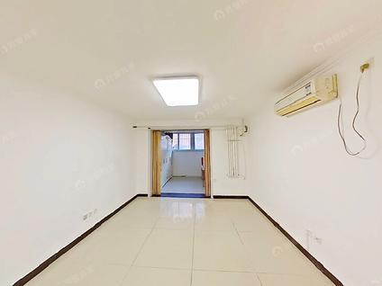 东城朝阳门内整租 仓南胡同12号院2室1厅/53平/低楼层