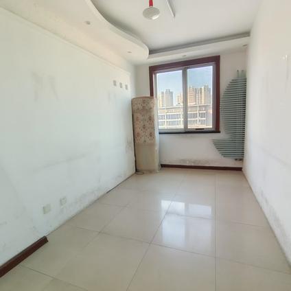 黄岛长江路整租 伟业花园2室2厅/117平/低楼层