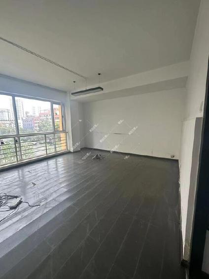 盘龙新迎片区整租 金色年华2期4室1厅/260平/低楼层