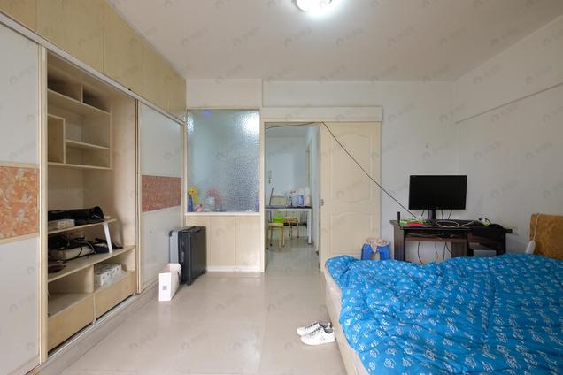 北京台江万达对面，电梯房，朝南，带外阳台1室1厅 | 46.5㎡ | 南 | 榕江新天地中楼层/共8层