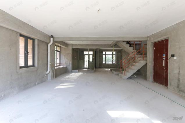 福州泰禾红峪、端头叠上别墅、三层使用、双露．台、采光足、视野好5室2厅 | 236.75㎡ | 南 | 泰禾红峪B1高楼层/共2层