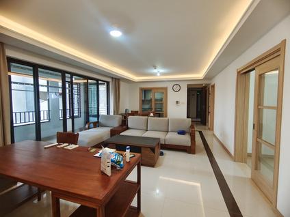 集美厦门北站商业区整租 万科广场幸福里4室2厅/136平/中楼层