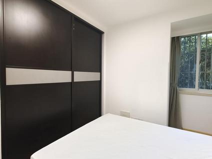 浦东三林合租 品华苑3室1厅/11平/低楼层