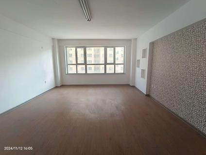 水磨沟南湖广场整租 绿景花苑(二期)3室2厅/145平/低楼层