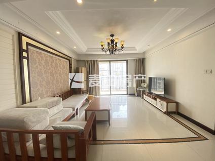 湖里湖边水库整租 世茂湖滨首府(D区)4室2厅/169平/高楼层