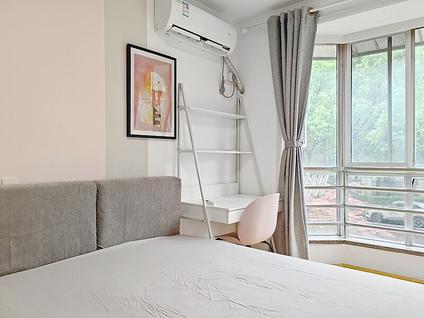 浦东三林合租 品华苑3室1厅/10平/低楼层