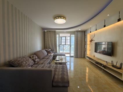 枝江枝江整租 中央山水3室2厅/138平/低楼层