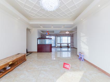 火炬开发区张家边整租 裕龙君汇3室2厅/133平/中楼层