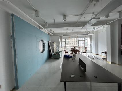 钟楼南大街整租 河景花园1室1厅/78平/低楼层