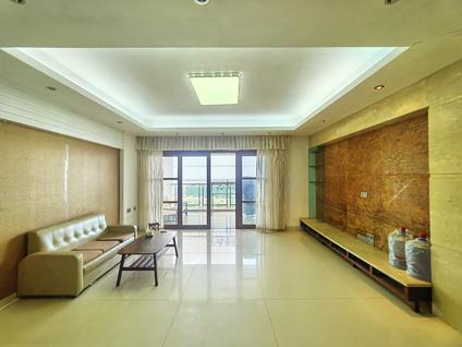 霞山海滨片区整租 荣基花园5室2厅/206平/中楼层