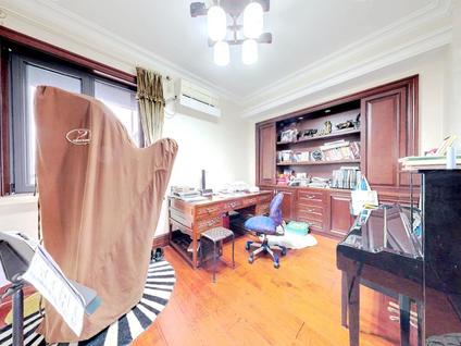 雁塔大唐芙蓉园整租 中海铂宫4室2厅/242平/中楼层