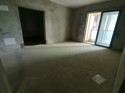 万州王牌路整租 世茂云著滨江3室2厅/135平/底层