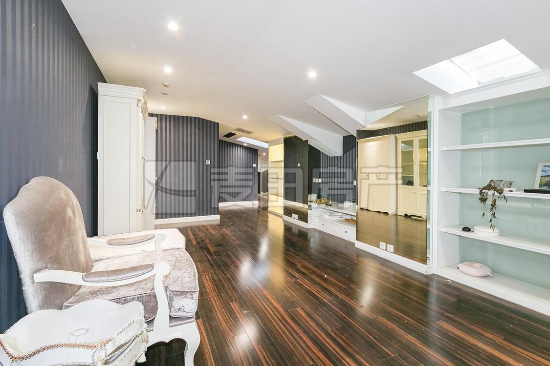 整租·荣尊堡国际俱乐部公寓