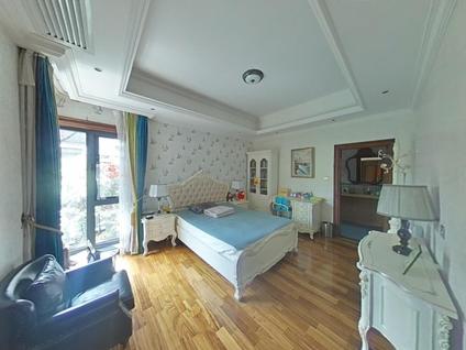 雁塔大唐芙蓉园整租 华侨城108坊5室2厅/573平/中楼层