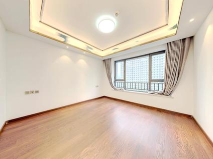 未央汉城整租 保亿公元印4室2厅/243平/低楼层