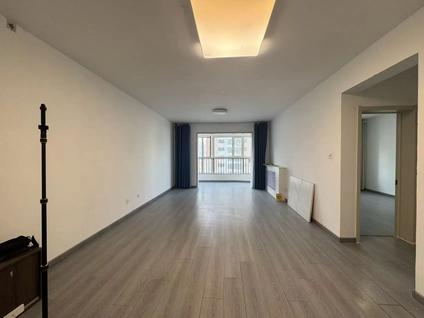 城西海湖新区整租 世通国际2室2厅/110平/中楼层