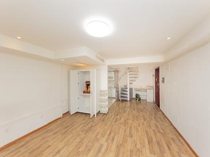 海淀公主坟西整租 新华联国际公寓1室1厅/38平/中楼层