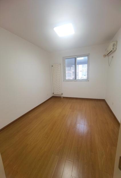 红旗洪门整租 新华园3室2厅/143平/高楼层