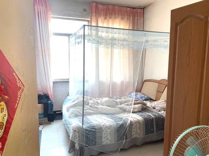 黄岛辛安整租 丰泽家园3室1厅/94平/顶层