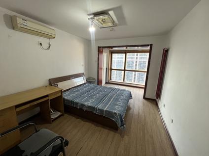 和平体育馆街整租 诚基中心国际公寓2室2厅/68平/中楼层