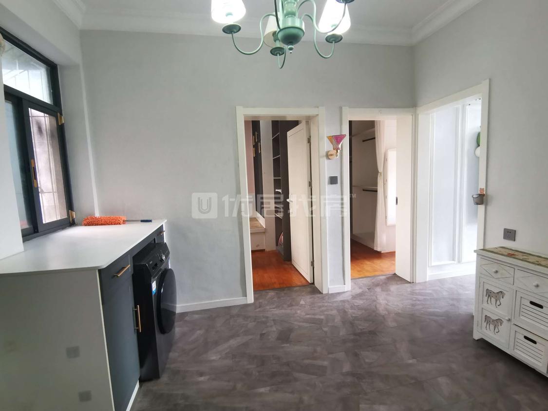 整租·镇镜山路