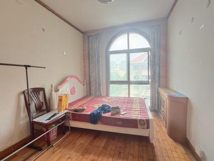 黄岛长江路整租 伟业花园3室2厅/130平/高楼层