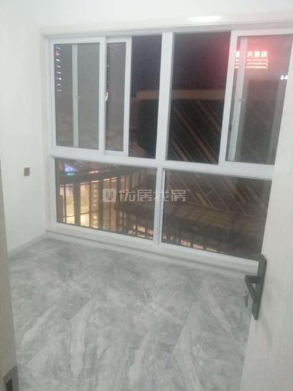 临渭临渭整租 宏帆广场3室2厅/136平/低楼层