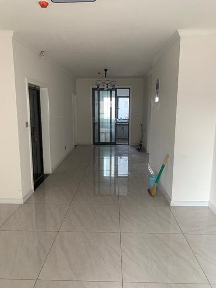 红旗宝龙整租 宝龙世家4室2厅/134平/中楼层