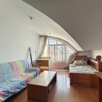 黄岛长江路整租 一中小区2室1厅/25平/顶层