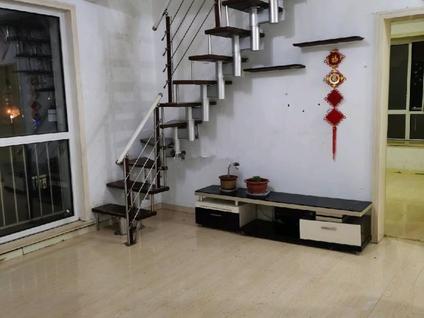 黄岛老黄岛整租 盈泰嘉园3室2厅/143平/顶层