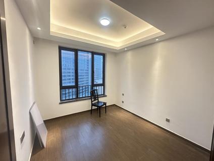 美兰国兴整租 富力首府(北区)4室2厅/235平/低楼层