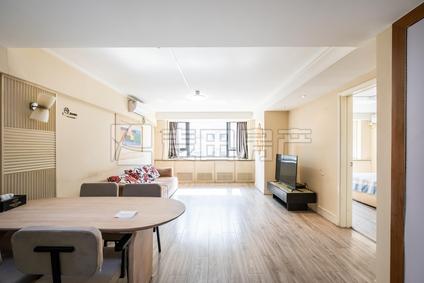 东城前门整租 新世界太华公寓1室2厅/107平/中楼层