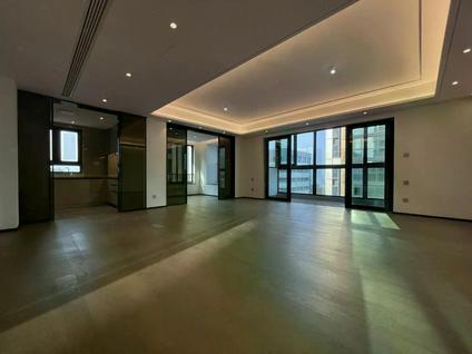 青浦徐泾整租 UNICITY万科天空之城(四期)4室2厅/208平/中楼层