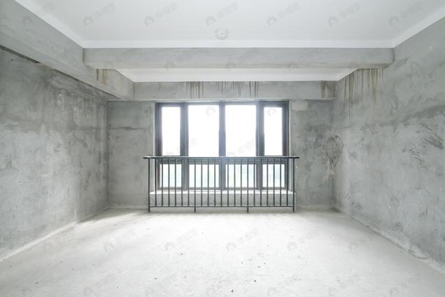 福州融侨外滩C区，位置安静，毛坯房，带露，台，使用面积大4室2厅 | 204.63㎡ | 南 北 | 融侨外滩D区低楼层/共39层