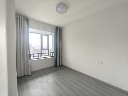 盘龙江东整租 中建龙熙壹号3室2厅/118平/高楼层