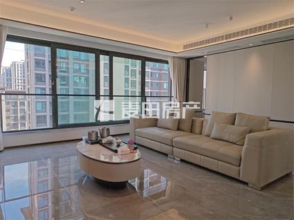 湖里五缘湾南区整租 建发五缘橖月4室2厅/193平/高楼层