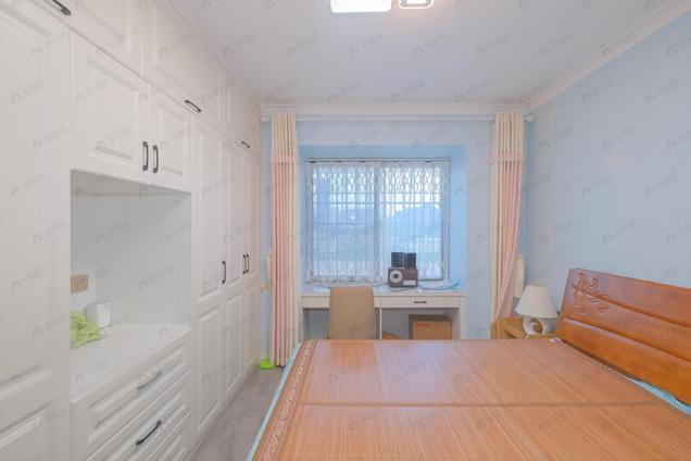 北京南北通透、装修清楚,入住方便。全明户型3室2厅 | 122.31㎡ | 东 南 | 江边新苑二区中楼层/共11层