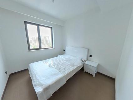 新城商务城整租 招商臻园4室2厅/142平/中楼层