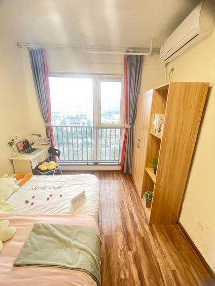 天府新区华阳合租 金茂光明城市5室1厅/15平/低楼层