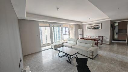 临渭临渭整租 万科城(锦园)4室2厅/140平/高楼层