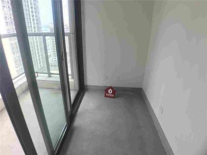 滨湖太湖新城整租 融创荣域3室2厅/146平/中楼层